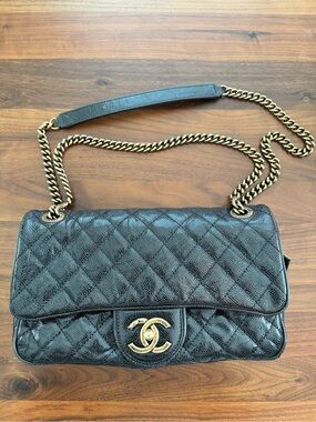 CHANEL Black Quilted Leather Shoulder Bag with Gold Chain Strap